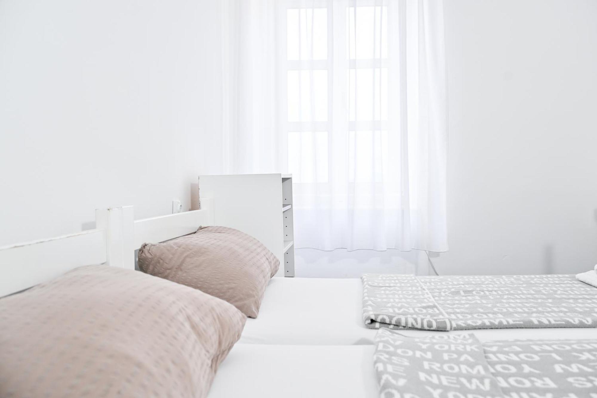 Zweibettzimmer mit Gemeinschaftsbad und Meerblick
